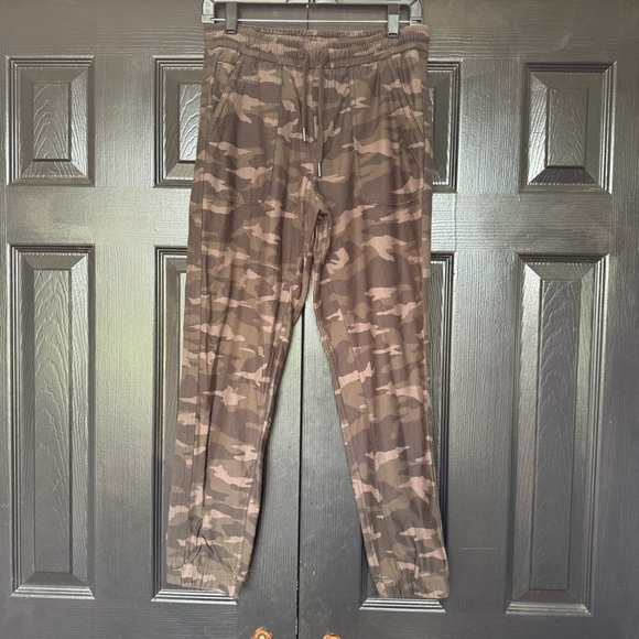 Athleta Farallon Camo joggers 4 - Picture 1 of 11